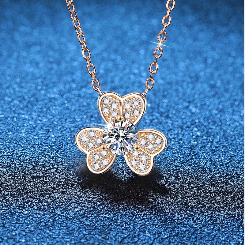 S925 pure silver necklace women's moissanite pendant Japanese and Korean light luxury clover silver pendant 50 points moissanite
S925 pure silver necklace women's moissanite pendant Japanese and Korean light luxury clover silver pendant 50 points moissanite