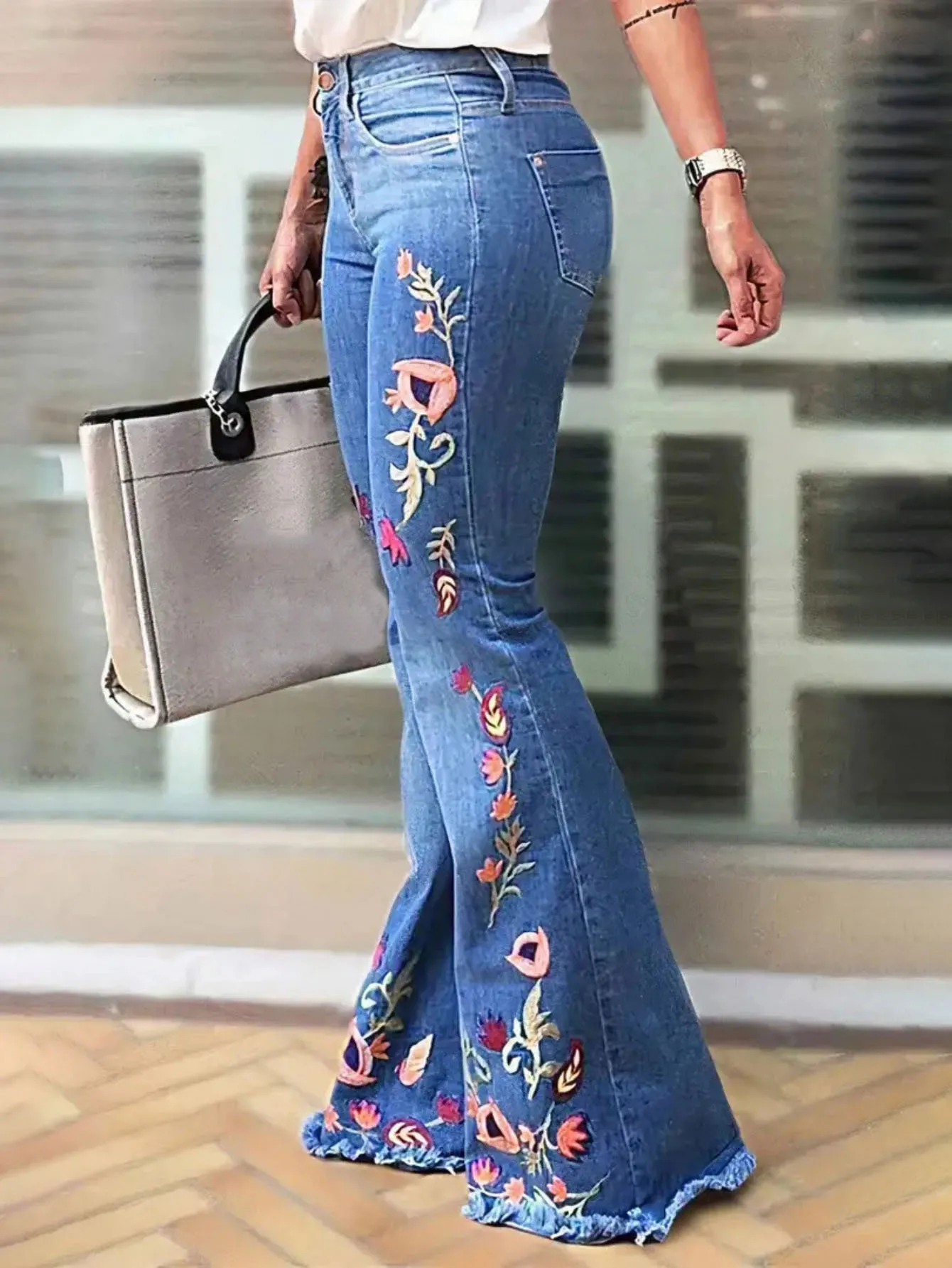 Women's Floral Embroidery Flared Jeans High Waist Bell Bottom Denim Pant Fringe Hem Embroidered Trousers Casual Daily Streetwear
Women's Floral Embroidery Flared Jeans High Waist Bell Bottom Denim Pant Fringe Hem Embroidered Trousers Casual Daily Streetwear