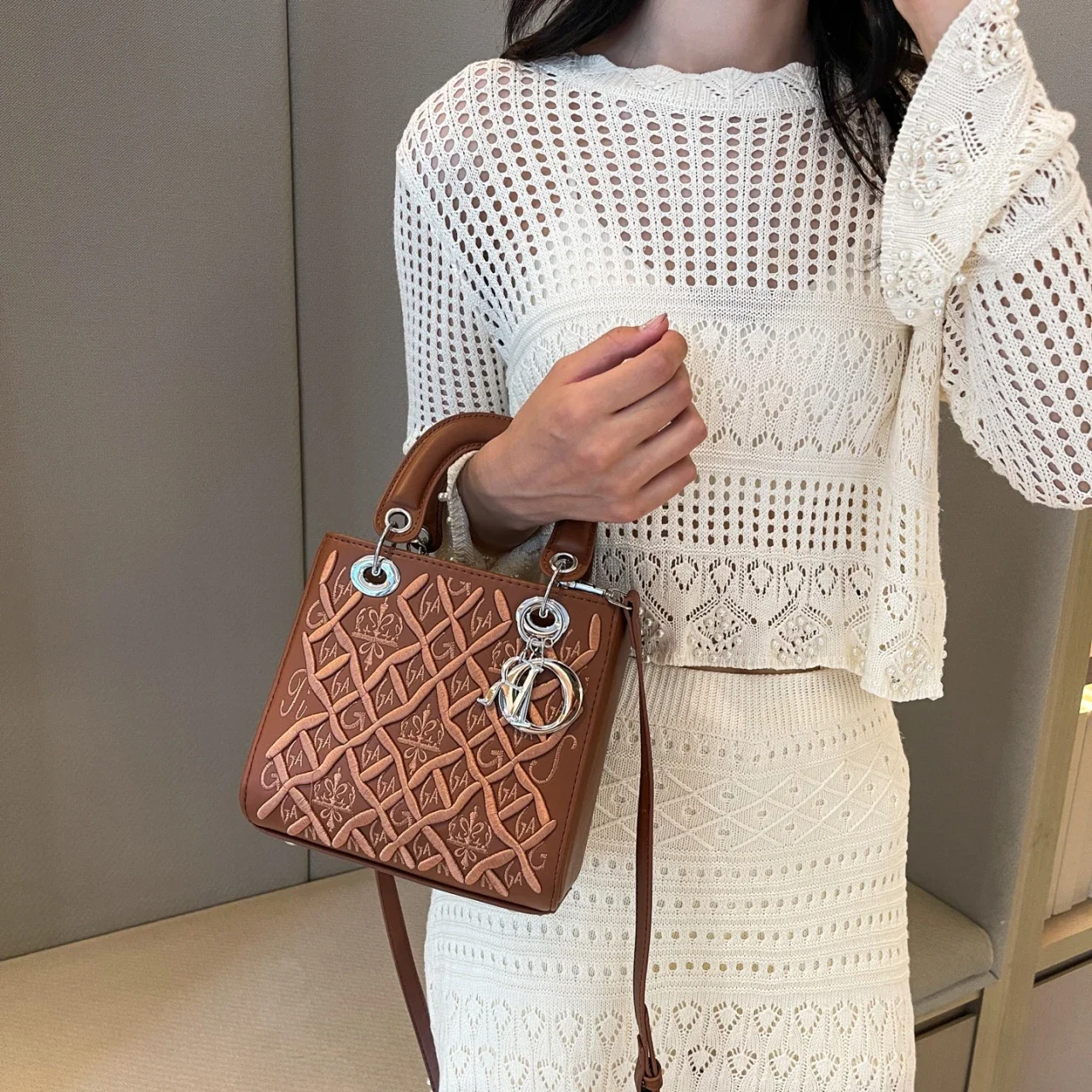 Popular Women's Leather Tote Bags Crossbody Bag Shoulder For Ladies Handbag Messenger Classic Design
Popular Women's Leather Tote Bags Crossbody Bag Shoulder For Ladies Handbag Messenger Classic Design