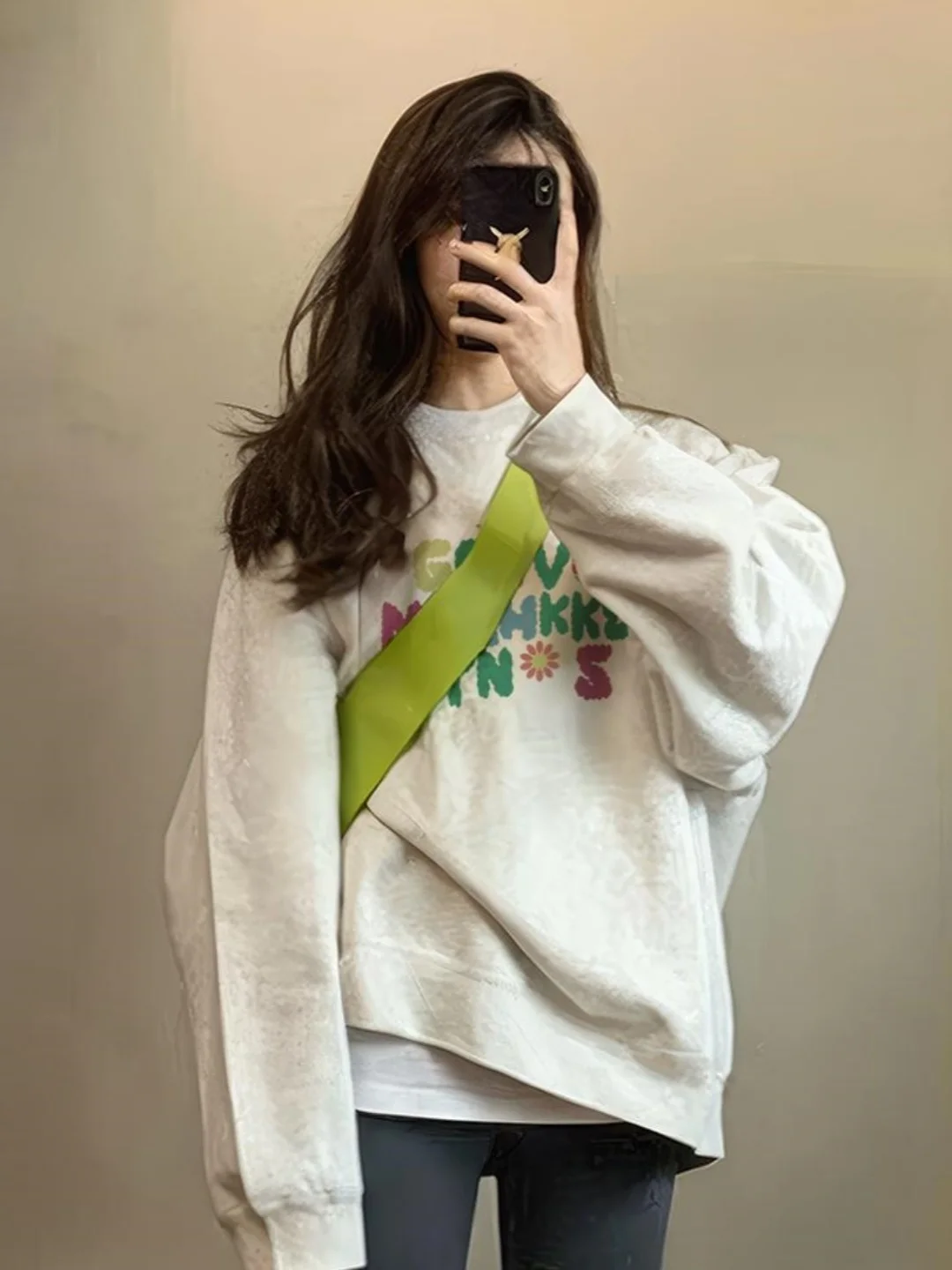 White Grey round Neck Heavyweight Hoodie Women's Early Autumn 2026 New Popular Loose Long Sleeve Jacket Trendy Top
White Grey round Neck Heavyweight Hoodie Women's Early Autumn 2026 New Popular Loose Long Sleeve Jacket Trendy Top