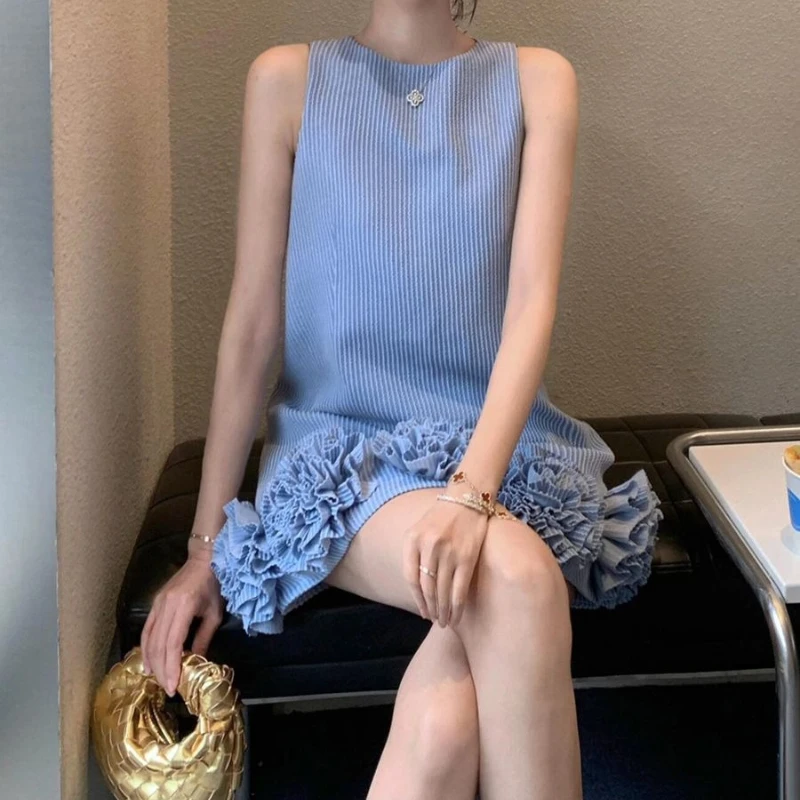 2026 New Summer Style French Striped Sleeveless Loose Dress Floral High-end Design Temperament Short Skirt for Women
2026 New Summer Style French Striped Sleeveless Loose Dress Floral High-end Design Temperament Short Skirt for Women