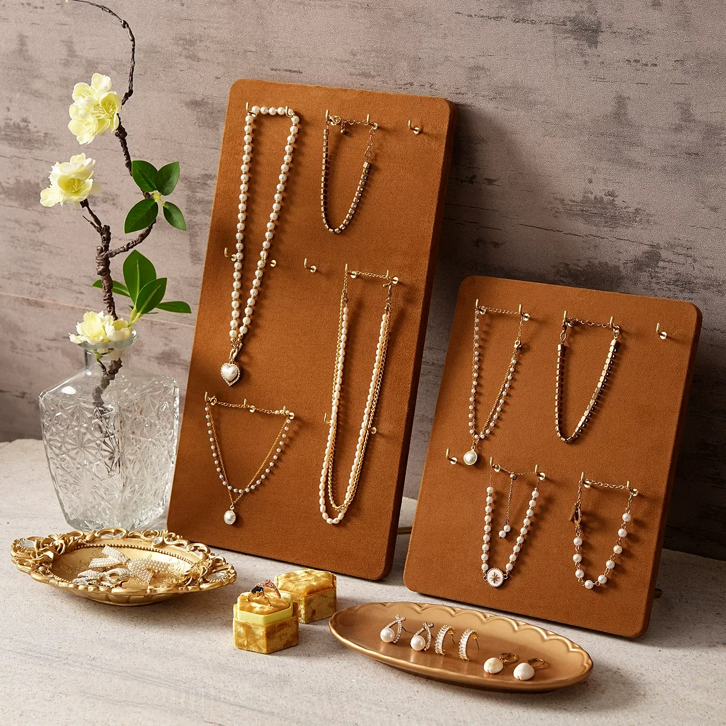 Brown Velvet Jewelry Display Stand Necklace and Bracelet Holder Tray, Storage Organizer for Earrings, Props for Photography
Brown Velvet Jewelry Display Stand Necklace and Bracelet Holder Tray, Storage Organizer for Earrings, Props for Photography
