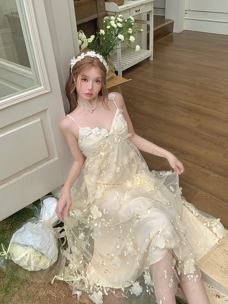 French Style Skirt Three-Dimensional Embroidery Dress Sling 2024 New Summer
French Style Skirt Three-Dimensional Embroidery Dress Sling 2024 New Summer