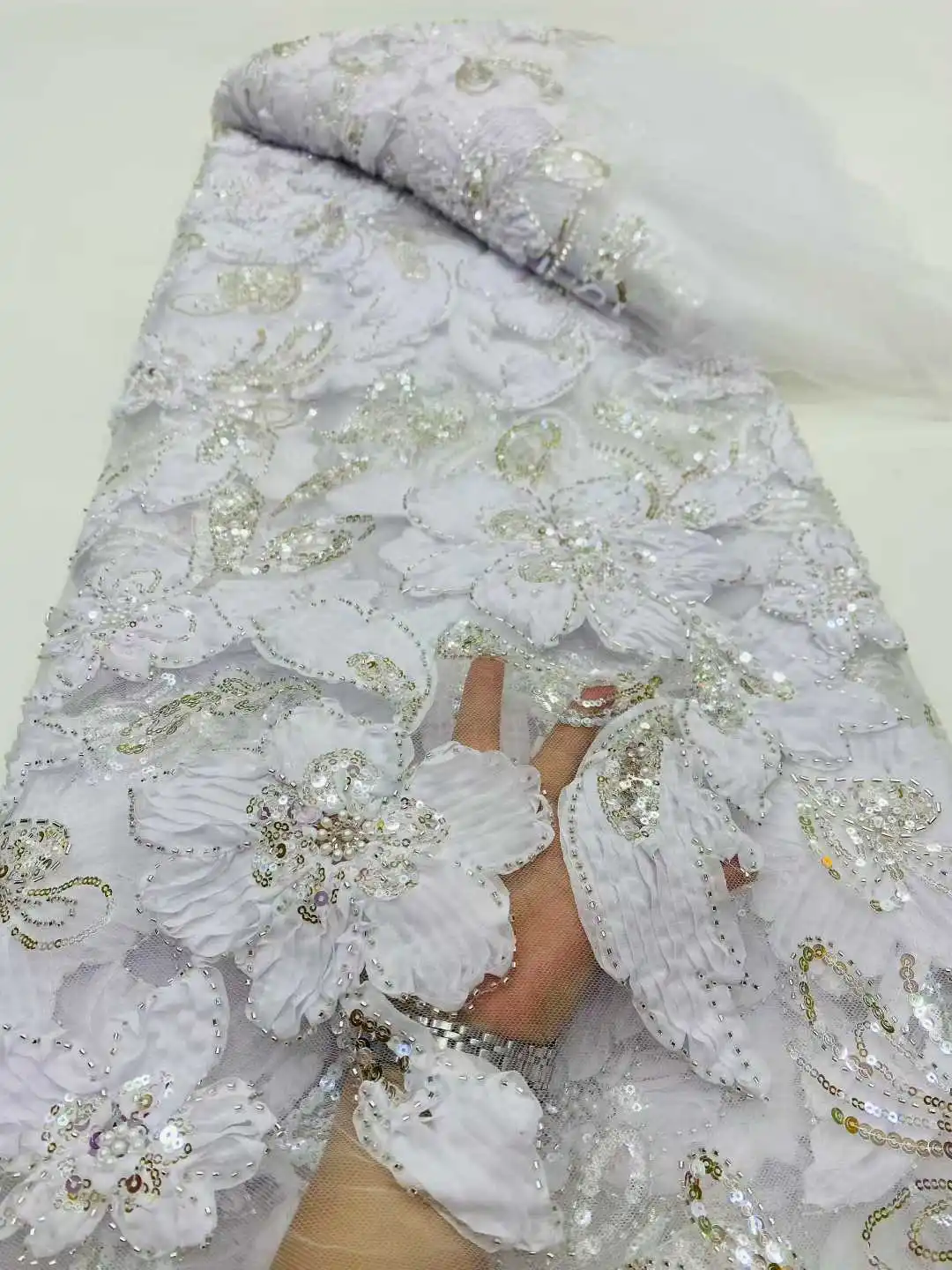 African Mesh Lace Fabric With Sequins High Quality French Embroidery Tulle Beads Lace Fabric for Women Wedding Dresses
African Mesh Lace Fabric With Sequins High Quality French Embroidery Tulle Beads Lace Fabric for Women Wedding Dresses