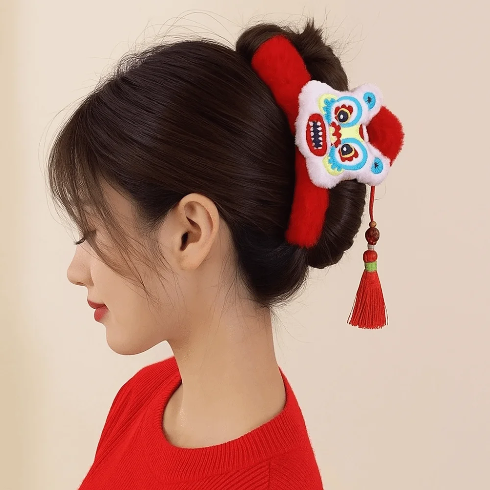 Elegant Awakening Lion New Year Hair Claws Korean Style Tassel Plush Claw Clip Headdress Red Women Hair Clips Women
Elegant Awakening Lion New Year Hair Claws Korean Style Tassel Plush Claw Clip Headdress Red Women Hair Clips Women