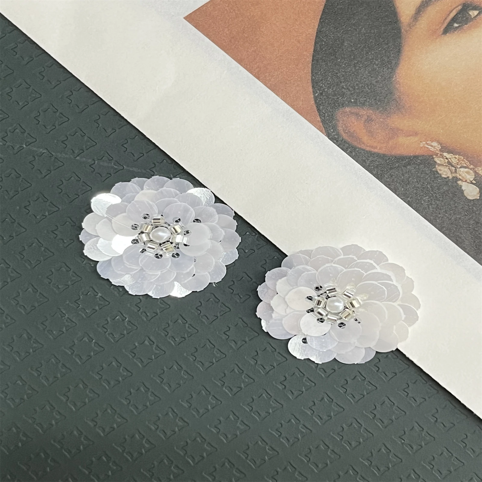 10Pcs White Sequined 3D Beaded Patches Appliqued DIY Craft Supplies Sewing Sew-On Wedding Dress Christmas Decoration 3cm
10Pcs White Sequined 3D Beaded Patches Appliqued DIY Craft Supplies Sewing Sew-On Wedding Dress Christmas Decoration 3cm