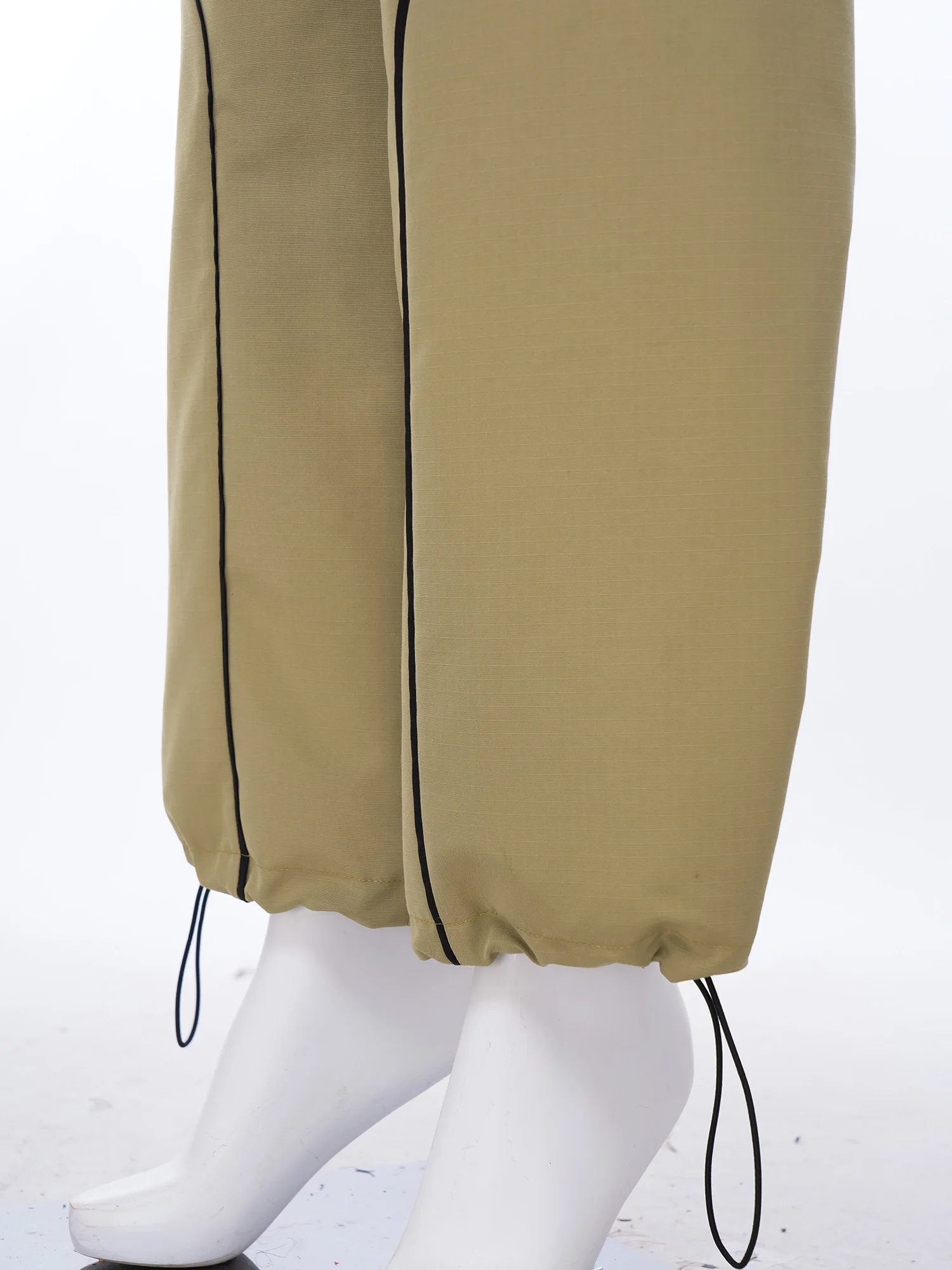 Women Loose Fit Cargo Pants Sports Track Sweatpants Running Elastic Waistband Side Pocket Seams Jogger Pants for Hiking Camping
Women Loose Fit Cargo Pants Sports Track Sweatpants Running Elastic Waistband Side Pocket Seams Jogger Pants for Hiking Camping