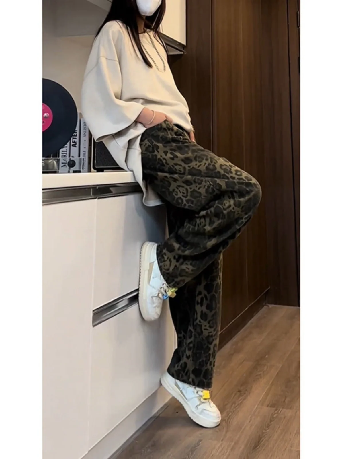 Cleanfit Leopard Print Men's Summer Thin Wide Leg Jeans Non-Fitting Loose Fit Long Version Casual Straight Cut Denim Pants
Cleanfit Leopard Print Men's Summer Thin Wide Leg Jeans Non-Fitting Loose Fit Long Version Casual Straight Cut Denim Pants