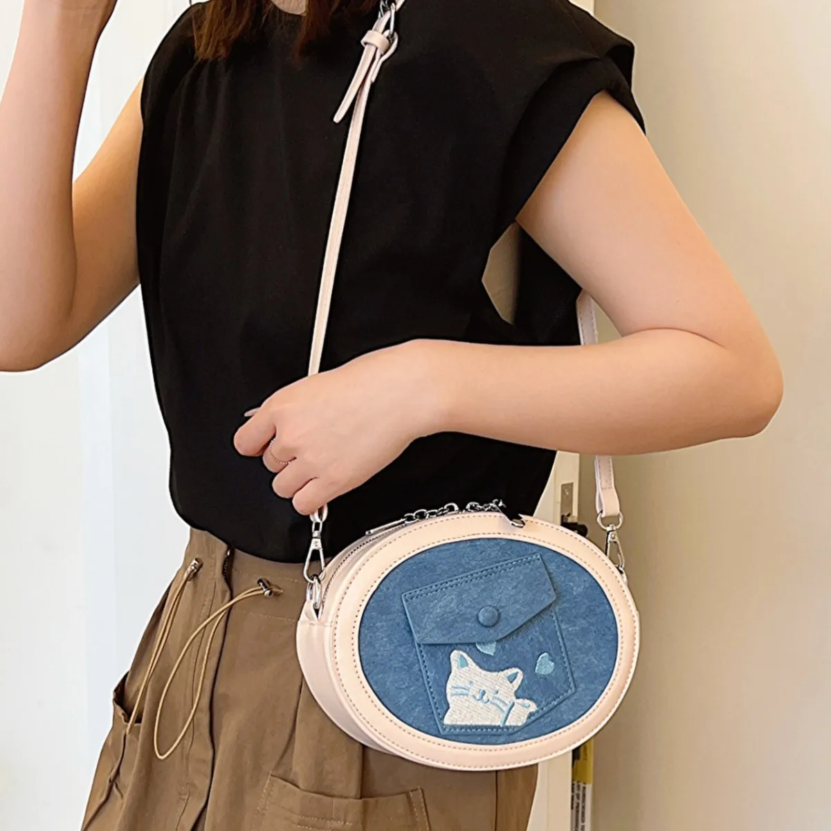 2025 new fashion simple texture women's bag high sense versatile shoulder bag foreign style messenger bag
2025 new fashion simple texture women's bag high sense versatile shoulder bag foreign style messenger bag