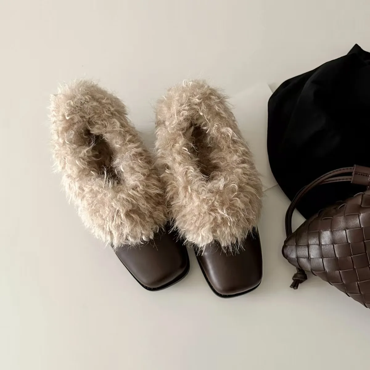 Square Toe Fuzzy Shoes Low Heel Slip-On Vintage High Heels Autumn Winter Mary Jane Single Shoes Women
Square Toe Fuzzy Shoes Low Heel Slip-On Vintage High Heels Autumn Winter Mary Jane Single Shoes Women