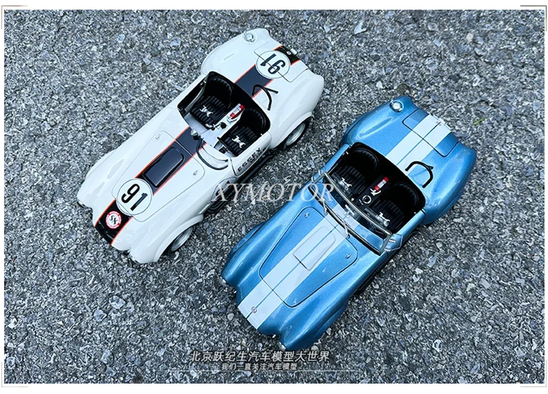 Игрушечная модель автомобиля Kyosho 1:18 для Shelby Cobra 427 S/C, подарки, белая/черная/красная коллекция украшений, хобби-дисплей
Игрушечная модель автомобиля Kyosho 1:18 для Shelby Cobra 427 S/C, подарки, белая/черная/красная коллекция украшений, хобби-дисплей