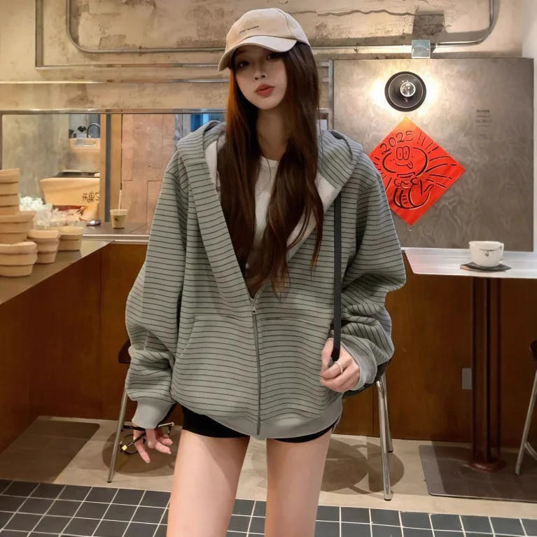 Sweatshirt Jacket For Women, Autumn Lazy Style Loose Striped Color-Block Cardigan Versatile Top
Sweatshirt Jacket For Women, Autumn Lazy Style Loose Striped Color-Block Cardigan Versatile Top