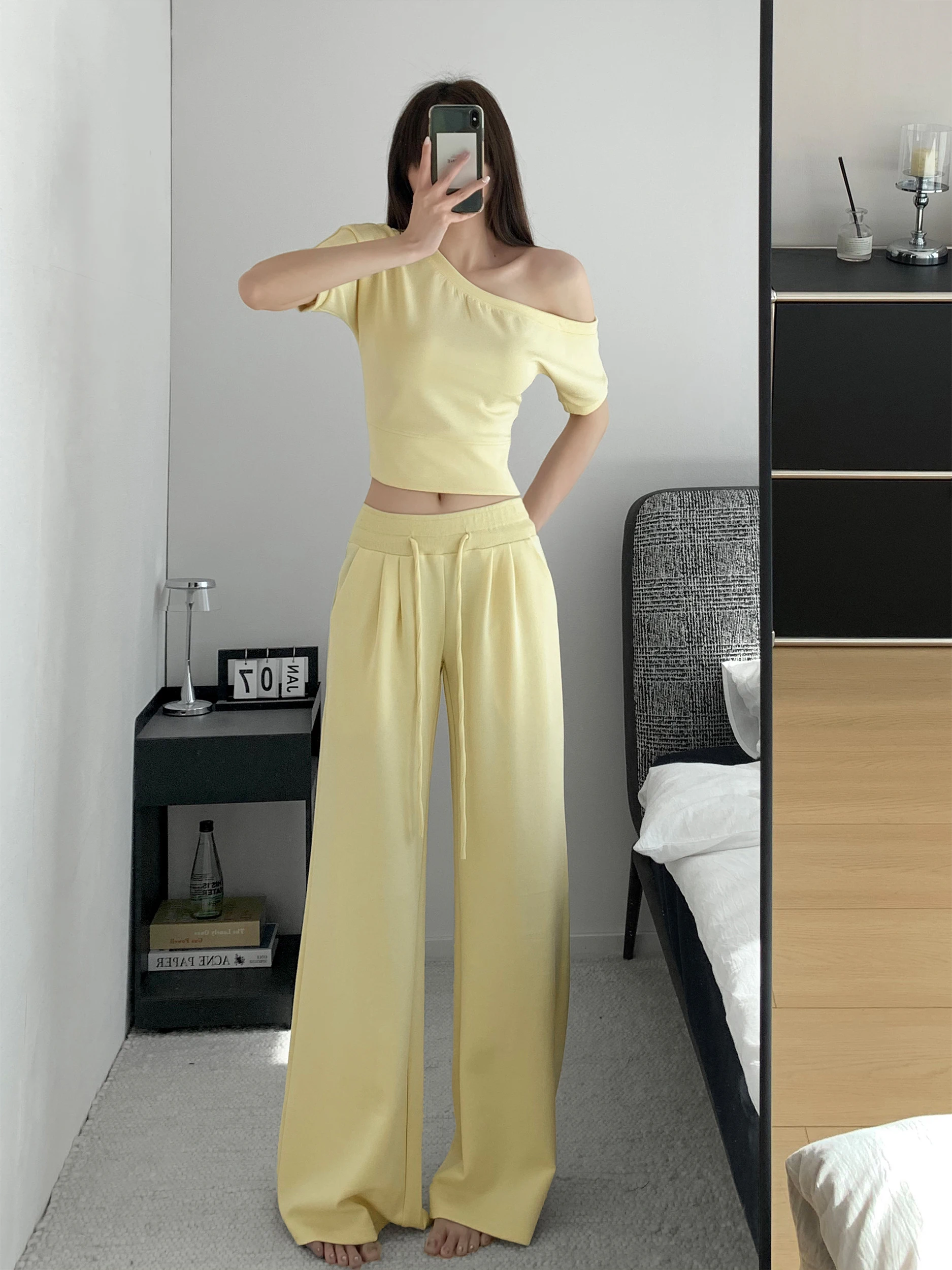 Zhang Zi Summer Women's Short Sleeve T-Shirt High Waist Wide Leg Pants Set Slimming Effect Casual Sportswear Two-Piece Set
Zhang Zi Summer Women's Short Sleeve T-Shirt High Waist Wide Leg Pants Set Slimming Effect Casual Sportswear Two-Piece Set