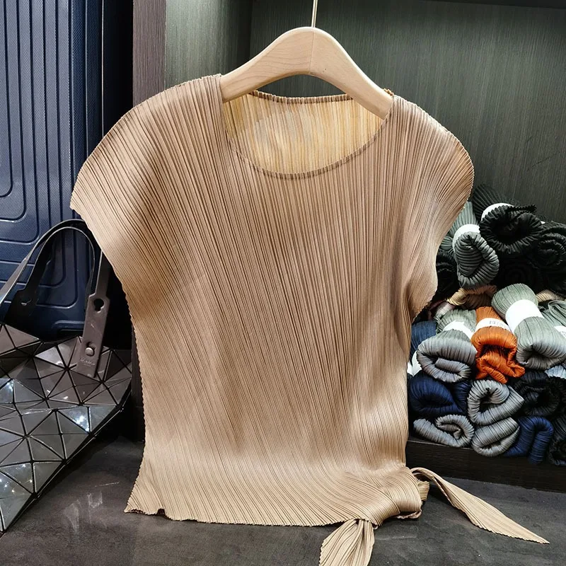 Miyake летние плиссированные топы женские с нерегулярным галстуком однотонная тонкая свободная эластичная футболка с круглым вырезом и короткими рукавами больших размеров женская
Miyake летние плиссированные топы женские с нерегулярным галстуком однотонная тонкая свободная эластичная футболка с круглым вырезом и короткими рукавами больших размеров женская