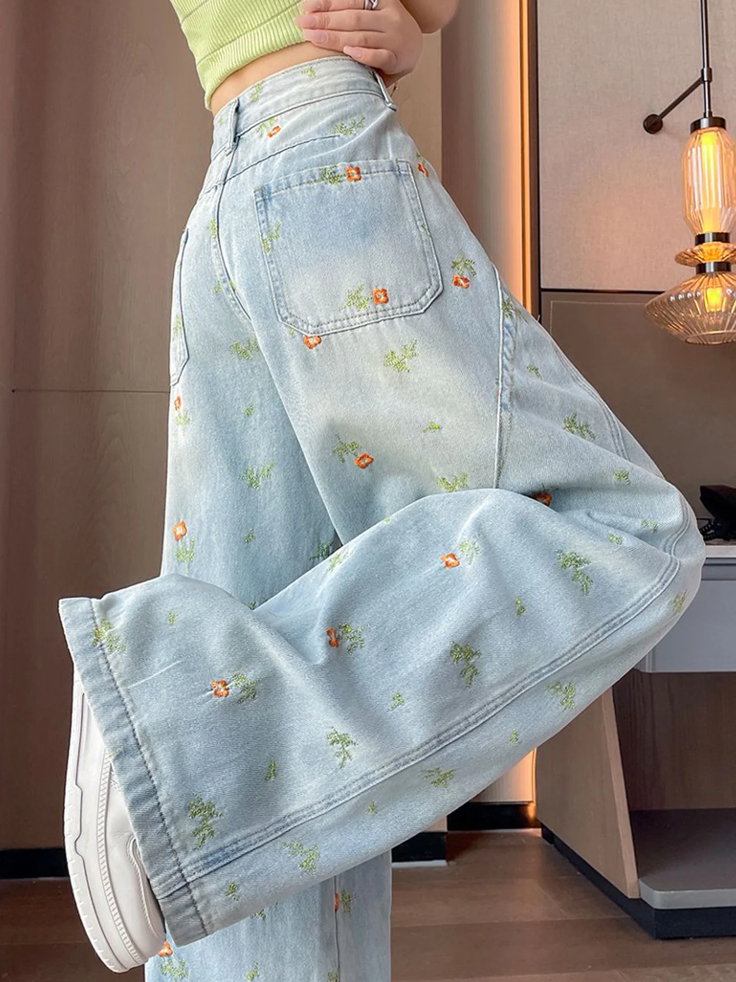 Retro Embroidered Floral Wide Leg Knife Jeans Women's High Waist Loose Casual Floor Length Pants Summer New Style
Retro Embroidered Floral Wide Leg Knife Jeans Women's High Waist Loose Casual Floor Length Pants Summer New Style