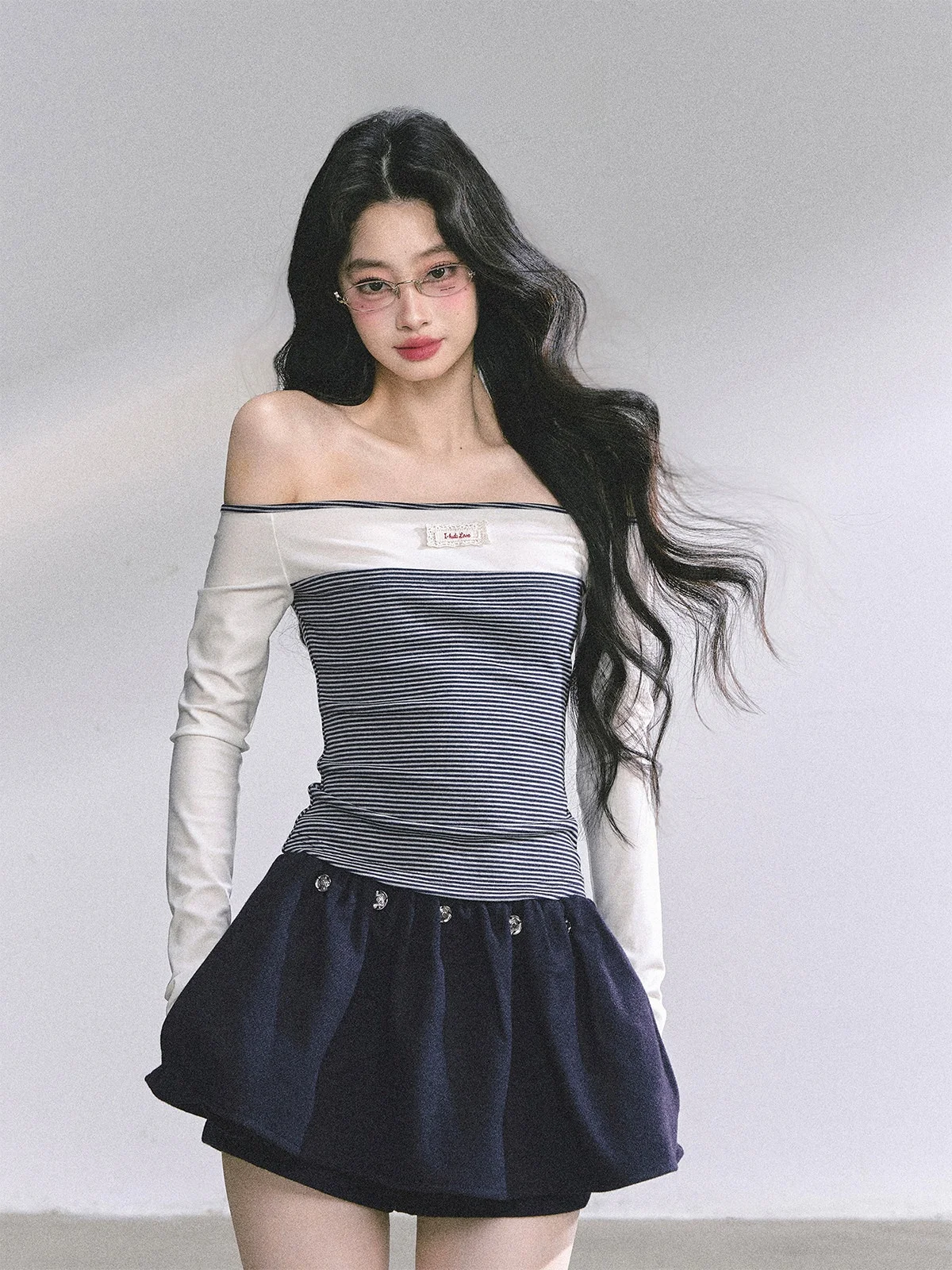 AOMALM Miu Korean Sle One oulder Striped Long Sve T-irt Women's Spicy Girl Top Ele Sle Universal Fit Slimming
AOMALM Miu Korean Sle One oulder Striped Long Sve T-irt Women's Spicy Girl Top Ele Sle Universal Fit Slimming