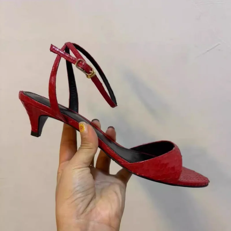 Сексуальные женские босоножки на высоком каблуке с босоножками на пятке, модные брендовые сандалии на каблуке с открытой круглой пряжкой, летняя дизайнерская обувь
Сексуальные женские босоножки на высоком каблуке с босоножками на пятке, модные брендовые сандалии на каблуке с открытой круглой пряжкой, летняя дизайнерская обувь