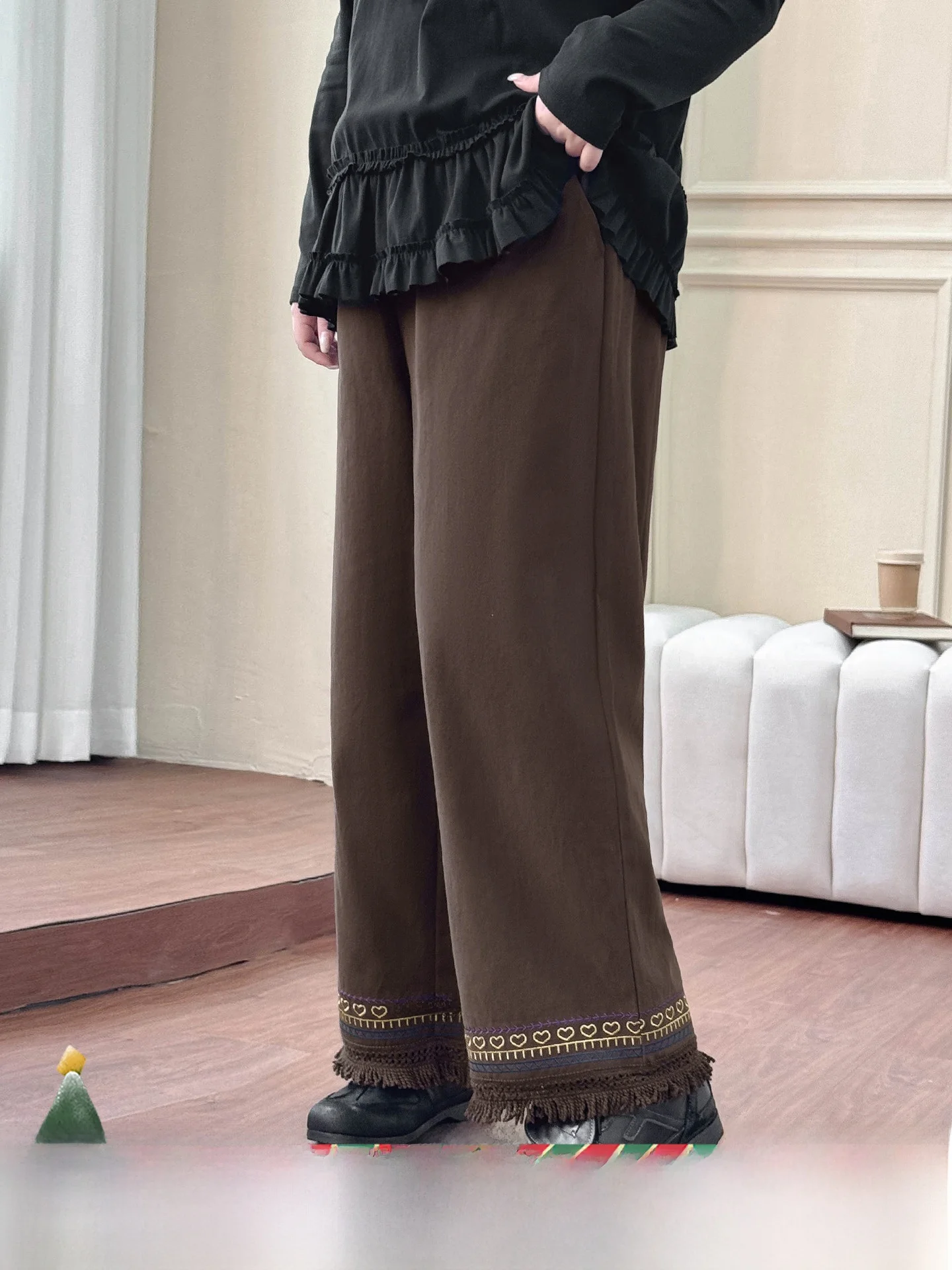 Широкие повседневные брюки с высокой талией и бахромой в стиле ретро для женщин больших размеров, варианты футболки, осенний сезон, смесь хлопка
Широкие повседневные брюки с высокой талией и бахромой в стиле ретро для женщин больших размеров, варианты футболки, осенний сезон, смесь хлопка