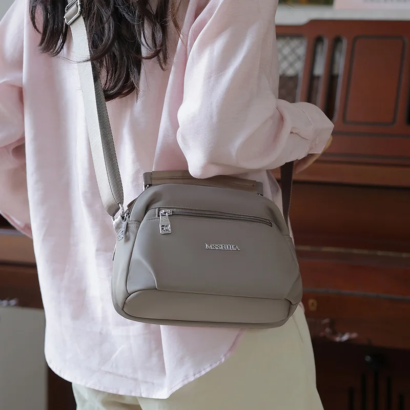 2025 Commuter Crossbody Bag for Women Minimalist Shoulder Handheld Purse Fashionable Handbag 
2025 Commuter Crossbody Bag for Women Minimalist Shoulder Handheld Purse Fashionable Handbag