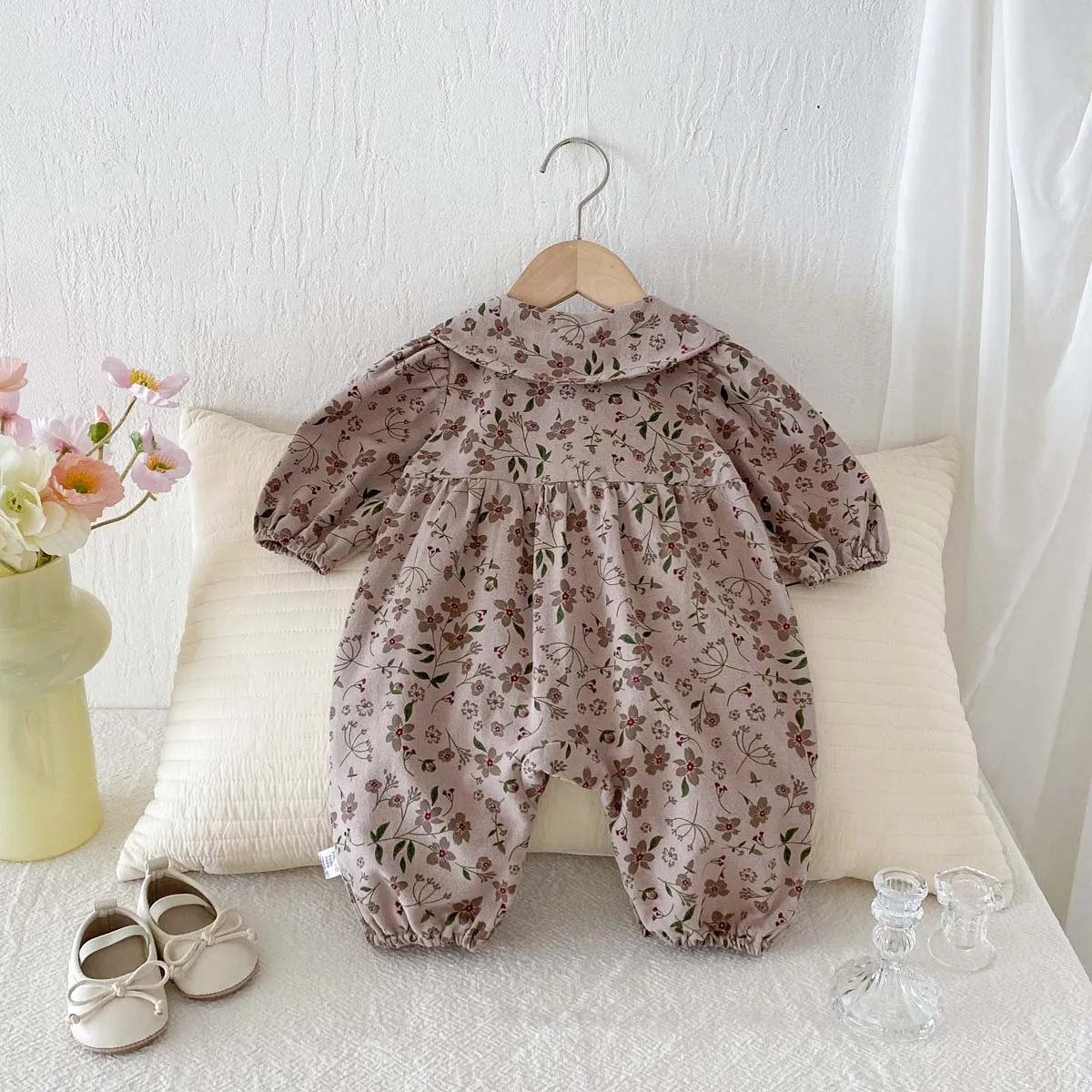 Autumn baby girl floral doll collar jumpsuit, baby girl long sleeve comfortable jumpsuit, very suitable for home and going out t
Autumn baby girl floral doll collar jumpsuit, baby girl long sleeve comfortable jumpsuit, very suitable for home and going out t