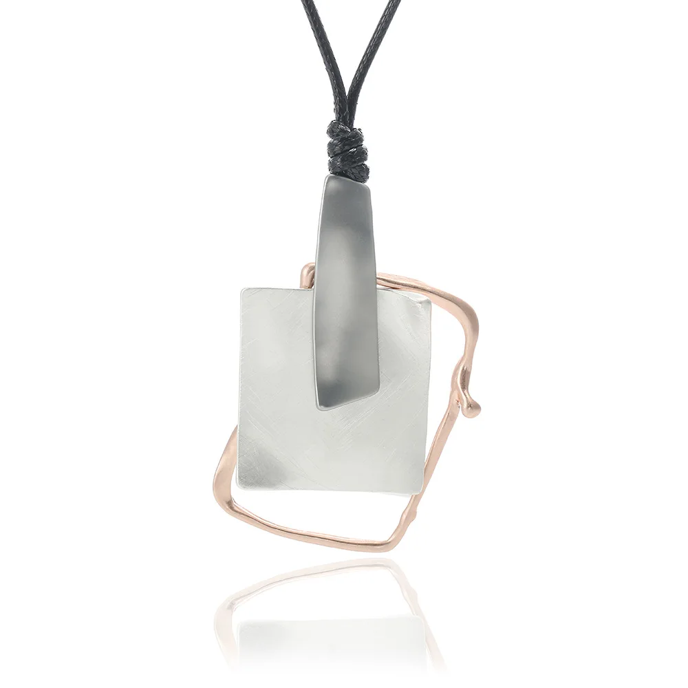 Kaseakia Sweater Chain Metal Retro Geometric Hollow Square Pendant Women's Long Necklace
Kaseakia Sweater Chain Metal Retro Geometric Hollow Square Pendant Women's Long Necklace