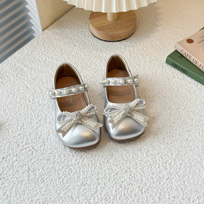 Girls Leather Shoes Round Toes Sweet Bows Kids Flat Shoes Non-slip Ins Trendy Children Princess Dance Shoes Soft Sole Hook&loop
Girls Leather Shoes Round Toes Sweet Bows Kids Flat Shoes Non-slip Ins Trendy Children Princess Dance Shoes Soft Sole Hook&loop