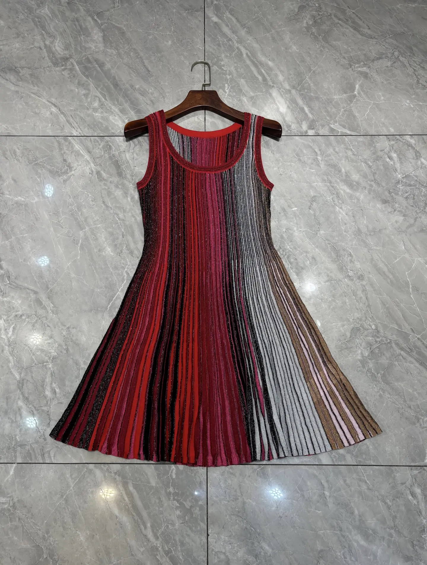 2025 New Women Knitted Vest Dress Sequined Multicolor Striped Round Neck Sleeveless High Waist Elegant Female Mini Robe
2025 New Women Knitted Vest Dress Sequined Multicolor Striped Round Neck Sleeveless High Waist Elegant Female Mini Robe