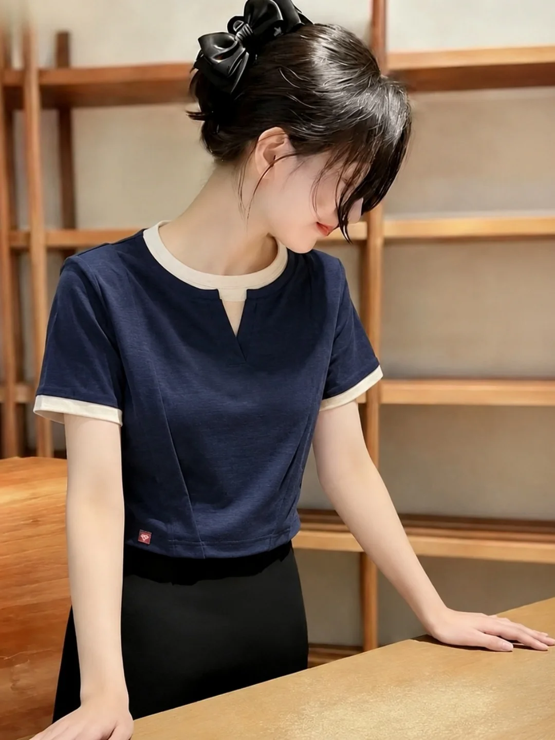 Elegant Casual Style round Neck Short Sleeve T-Shirt Fake Two-Piece Design Summer Fashion Top for Women Versatile Loose Fit
Elegant Casual Style round Neck Short Sleeve T-Shirt Fake Two-Piece Design Summer Fashion Top for Women Versatile Loose Fit