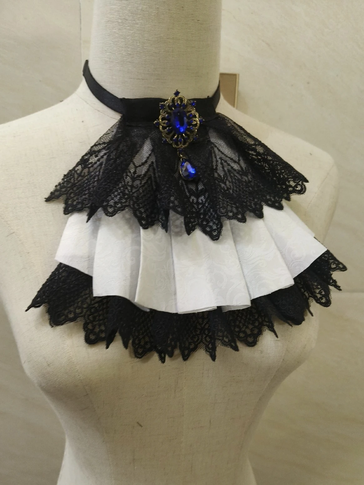 Original Lolita Gorgeous Saliva Collar Gothic Prince Collar Vintage Bow Tie Collars
Original Lolita Gorgeous Saliva Collar Gothic Prince Collar Vintage Bow Tie Collars