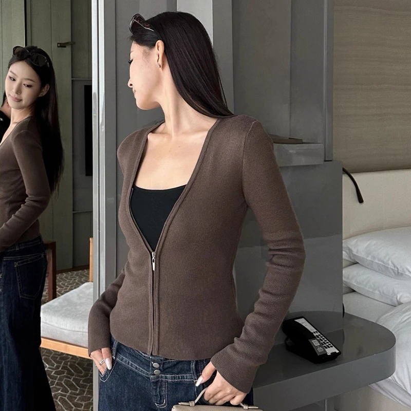 Women's V Neck Zip Through Slim Fit Cardigan
Women's V Neck Zip Through Slim Fit Cardigan