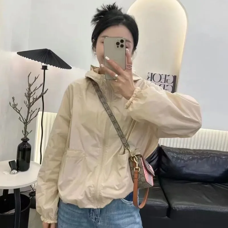Female Spring Summer Tops Coat Zipper Hooded Sunscreen Pocket Solid Color Retro Simple Leisure Senior Soft Minority Versatile
Female Spring Summer Tops Coat Zipper Hooded Sunscreen Pocket Solid Color Retro Simple Leisure Senior Soft Minority Versatile