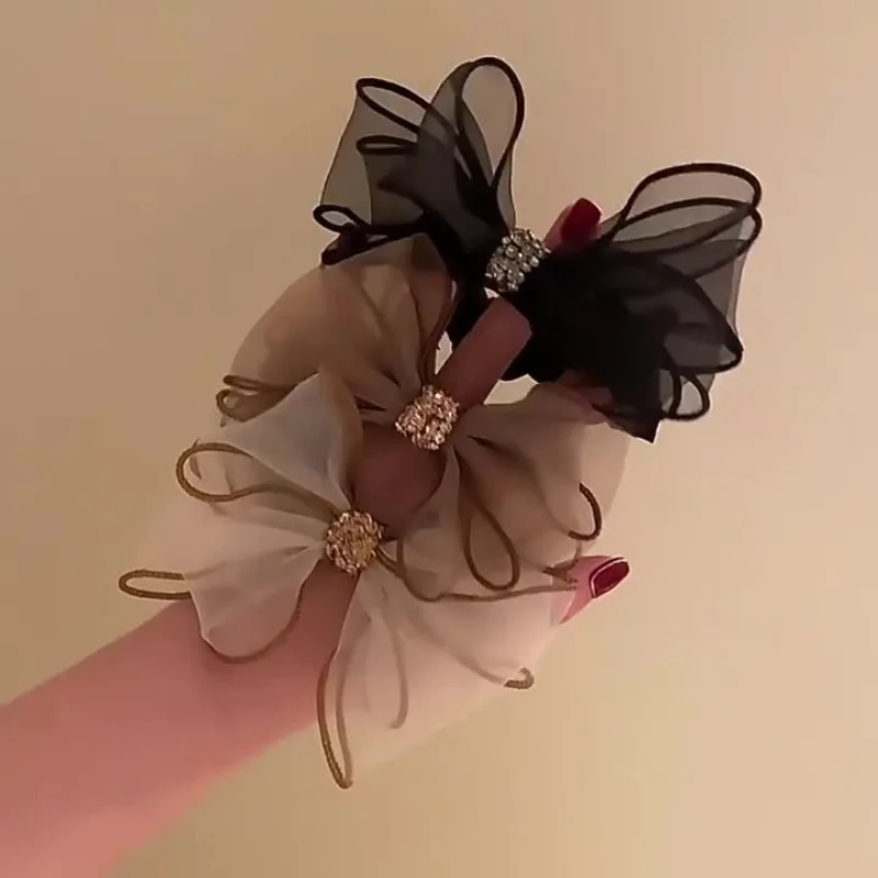 1pcs Elegant Mesh Bow Hairband with Rhinestones – Elastic scrunchie design, perfect for ponytails.
1pcs Elegant Mesh Bow Hairband with Rhinestones – Elastic scrunchie design, perfect for ponytails.
