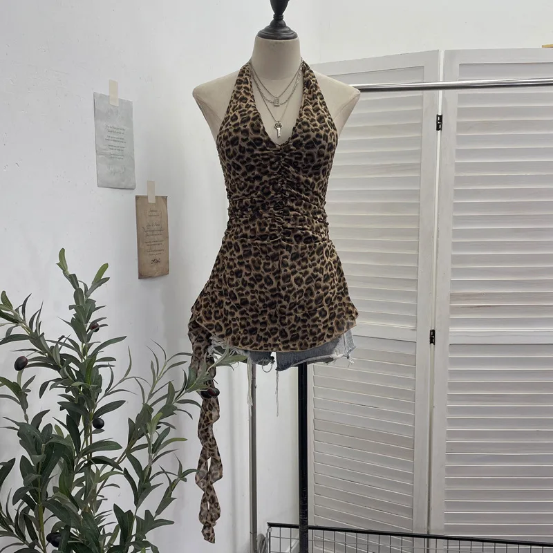 Leopard print halter neck camisole with padded bra, backless design summer clothes, V-neck, sexy sleeveless women`stop
Leopard print halter neck camisole with padded bra, backless design summer clothes, V-neck, sexy sleeveless women`stop