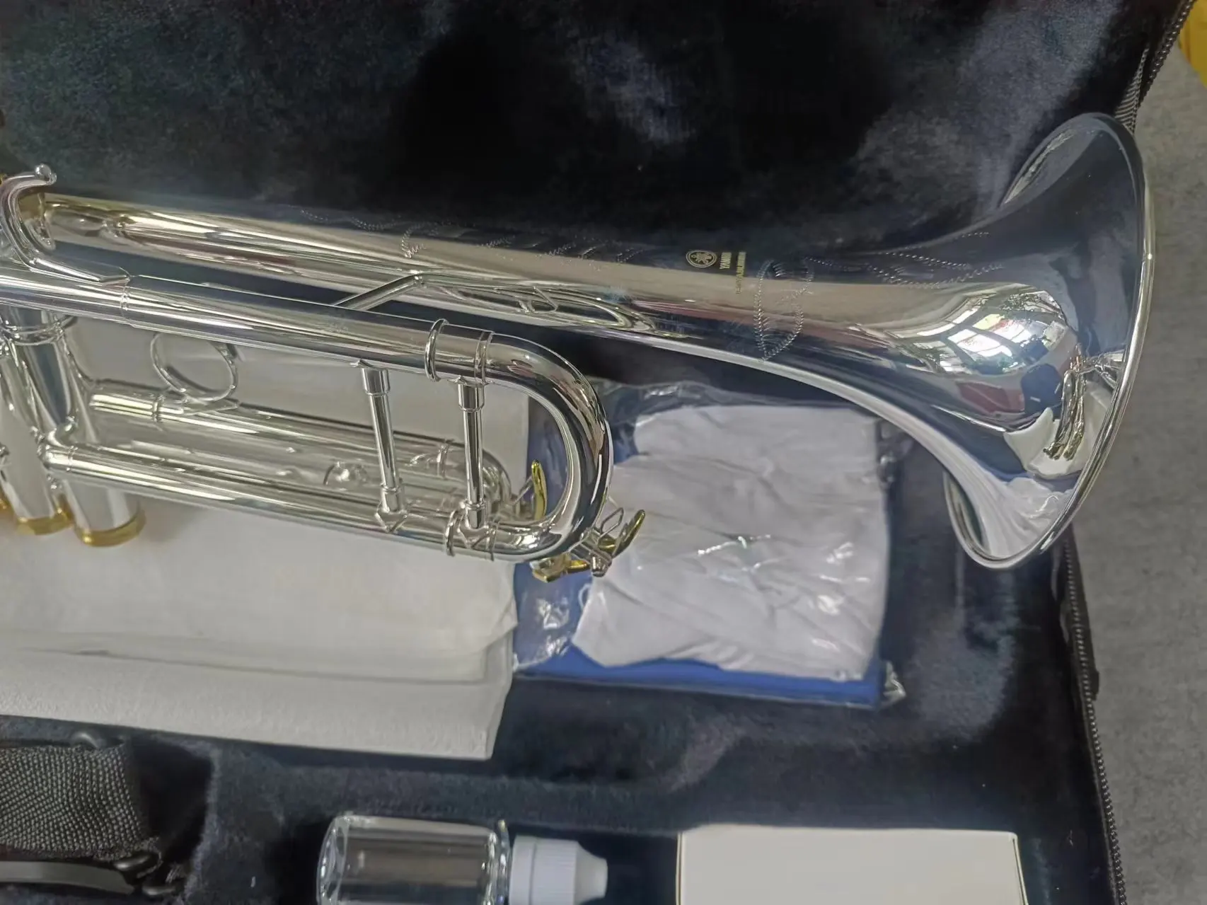 Japan High professional 8335G Bb Trumpet B Flat Brass Silver Plated Professional Trumpet Musical Instruments with Leather Case
Japan High professional 8335G Bb Trumpet B Flat Brass Silver Plated Professional Trumpet Musical Instruments with Leather Case