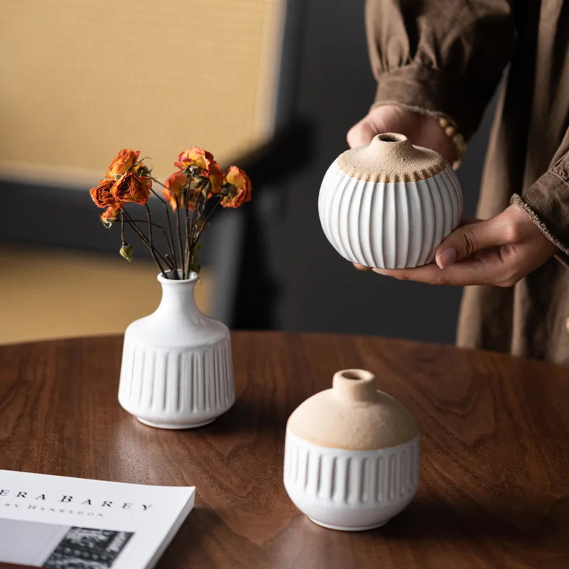 Nordic-style two-tone ceramic small vase, fresh and simple flower arrangement decor with an elegant touch for home display
Nordic-style two-tone ceramic small vase, fresh and simple flower arrangement decor with an elegant touch for home display