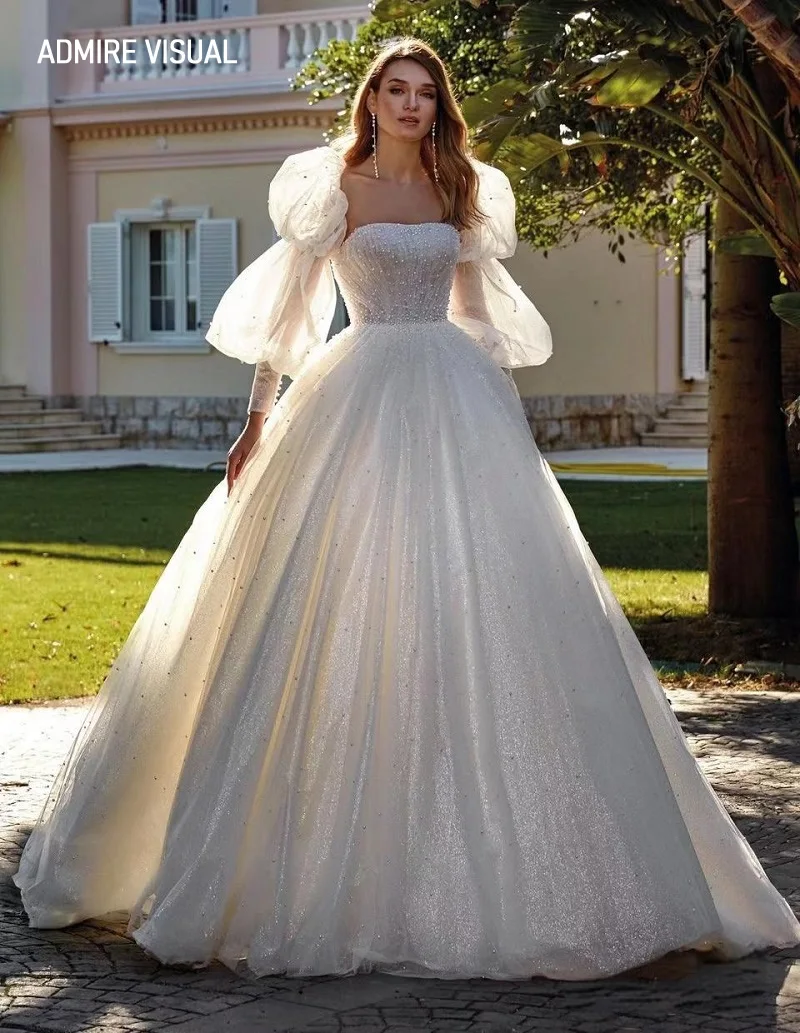 Newest Wedding Dresses For Bride Ball Gown Strapless Neckline With Detachable Sleeves Customized With Beaded Vestidos De Novias
Newest Wedding Dresses For Bride Ball Gown Strapless Neckline With Detachable Sleeves Customized With Beaded Vestidos De Novias