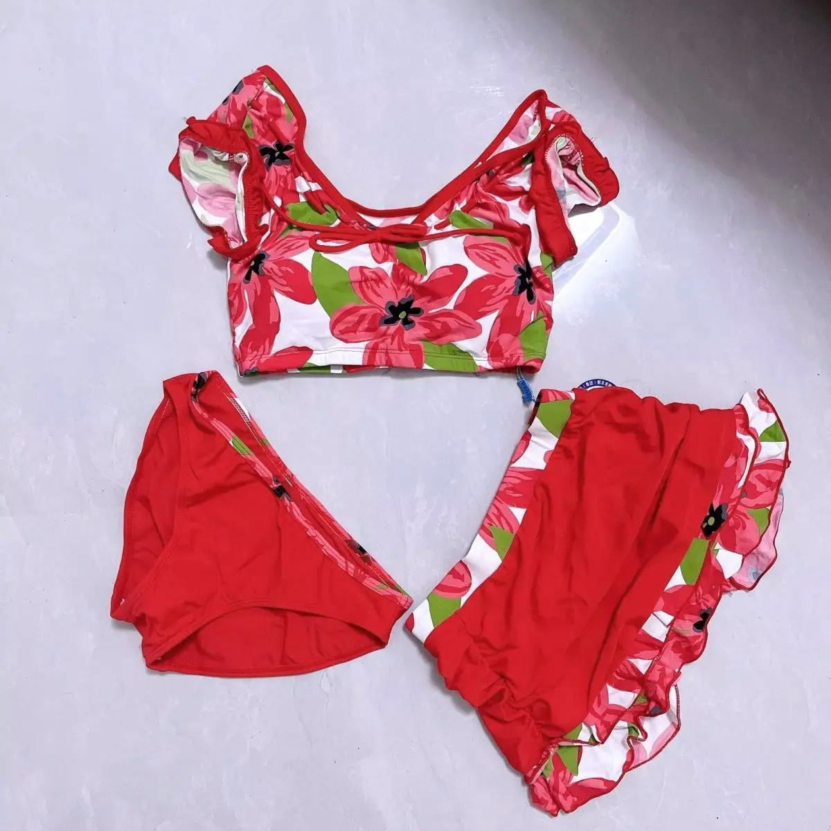 Summer Vintage Red Floral Sexy Hot Girl Two-Piece High-End Hot Spring Floral Swimsuit Fashion Patchwork Three-Piece Bikini Set
Summer Vintage Red Floral Sexy Hot Girl Two-Piece High-End Hot Spring Floral Swimsuit Fashion Patchwork Three-Piece Bikini Set
