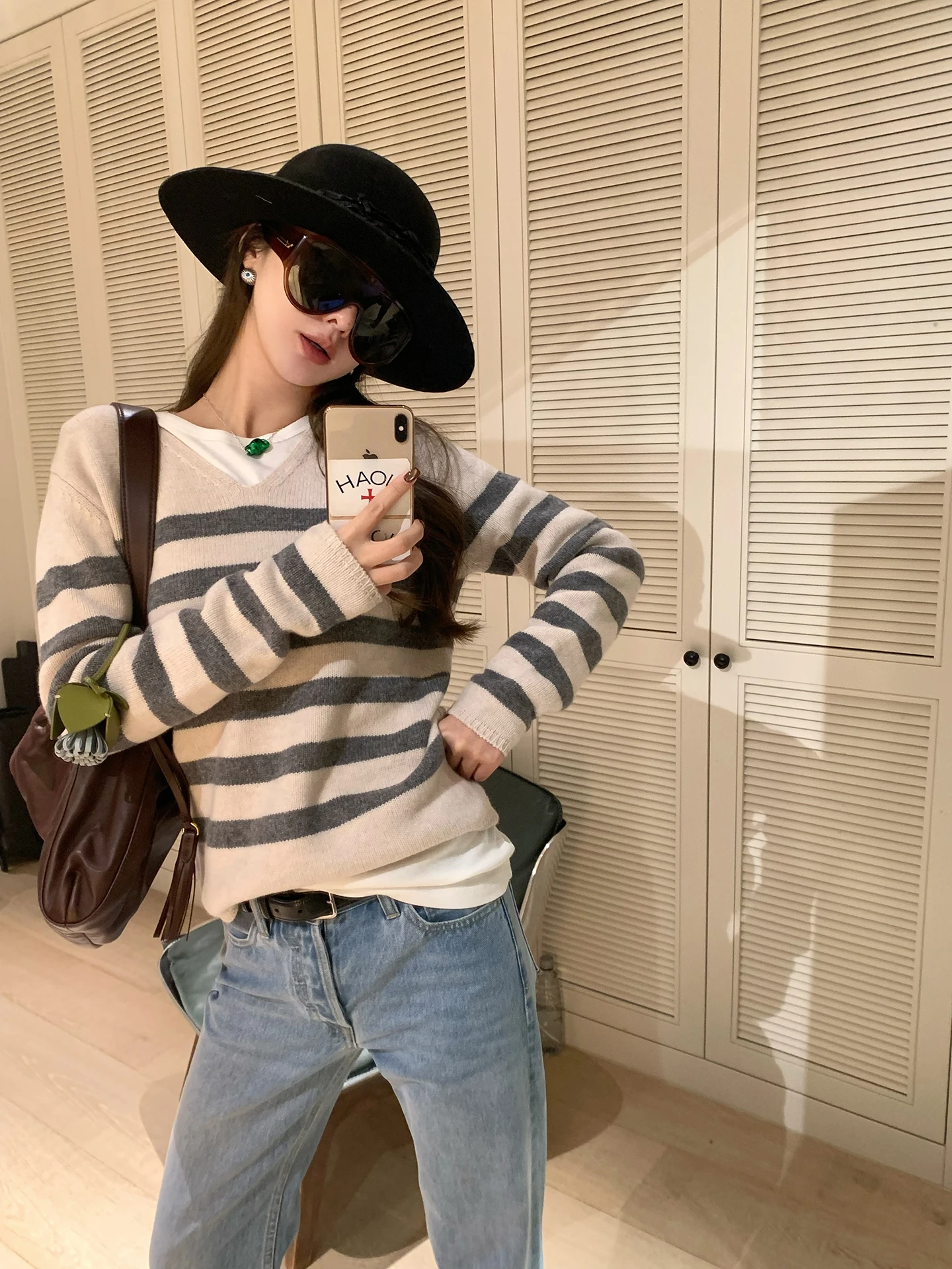 Шерстяной вязаный кардиган в полоску с круговым узором Sea Soul Vcruan, французский стиль, женская теплая одежда, V-образный вырез, зимняя мода
Шерстяной вязаный кардиган в полоску с круговым узором Sea Soul Vcruan, французский стиль, женская теплая одежда, V-образный вырез, зимняя мода