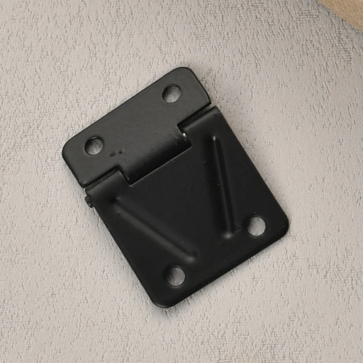 50pcs Asymmetric hinge with black spray paint. Industrial folding hinge. 180-degree rotation on a flat surface. 4 round corners.
50pcs Asymmetric hinge with black spray paint. Industrial folding hinge. 180-degree rotation on a flat surface. 4 round corners.