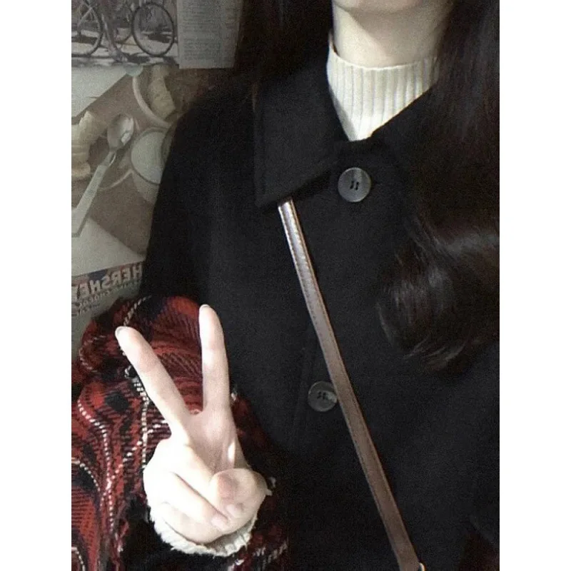 Korean black woolen coat for women's autumn and winter new small Hepburn woolen coat
Korean black woolen coat for women's autumn and winter new small Hepburn woolen coat