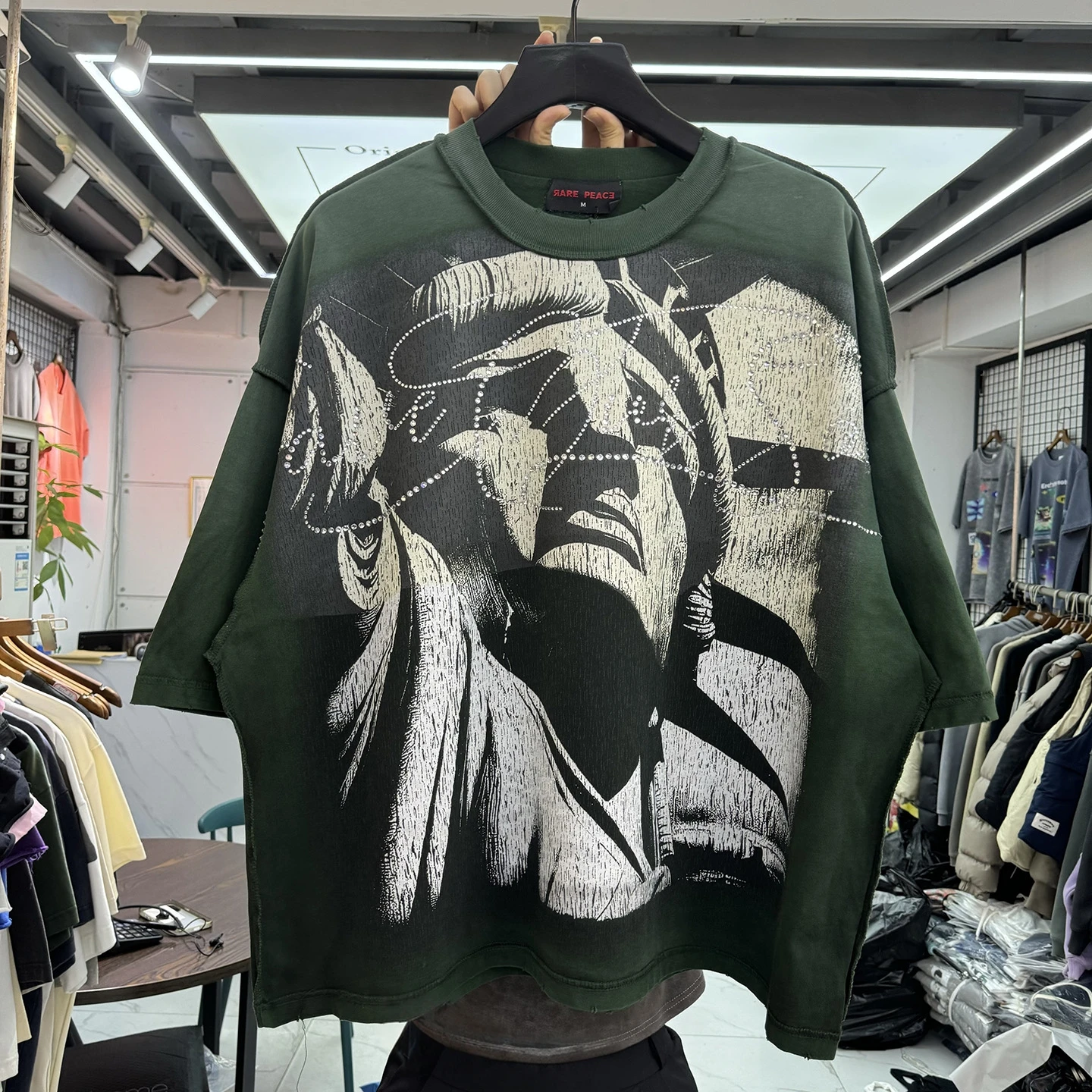 American Hip Hop Statue Letter Print Rhinestone Short Sleeve Oversize Loose Casual T-Shirt Unisex Trendy round Neck Top
American Hip Hop Statue Letter Print Rhinestone Short Sleeve Oversize Loose Casual T-Shirt Unisex Trendy round Neck Top