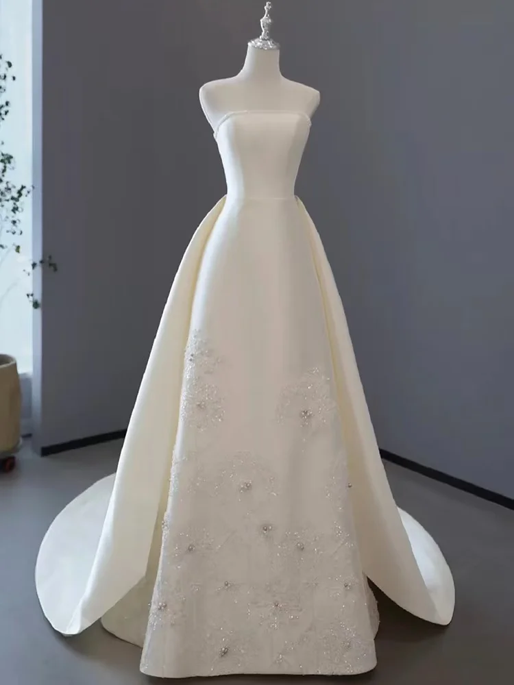 Light wedding dress French tube top satin temperament high-end heavy industry tail main wedding dress white light luxury evening
Light wedding dress French tube top satin temperament high-end heavy industry tail main wedding dress white light luxury evening