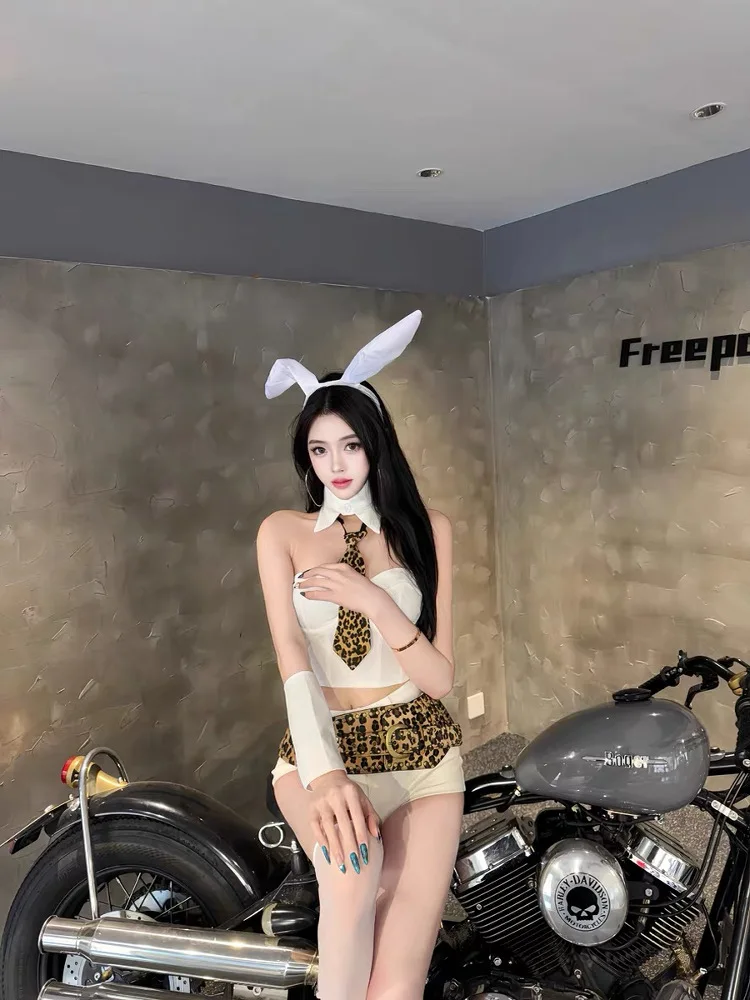 American Style Hot Girl Checkered Tie Belt Pure Desire Tube Top Short Shorts Body Wrap Hot Summer Fashion Set for Young Women
American Style Hot Girl Checkered Tie Belt Pure Desire Tube Top Short Shorts Body Wrap Hot Summer Fashion Set for Young Women