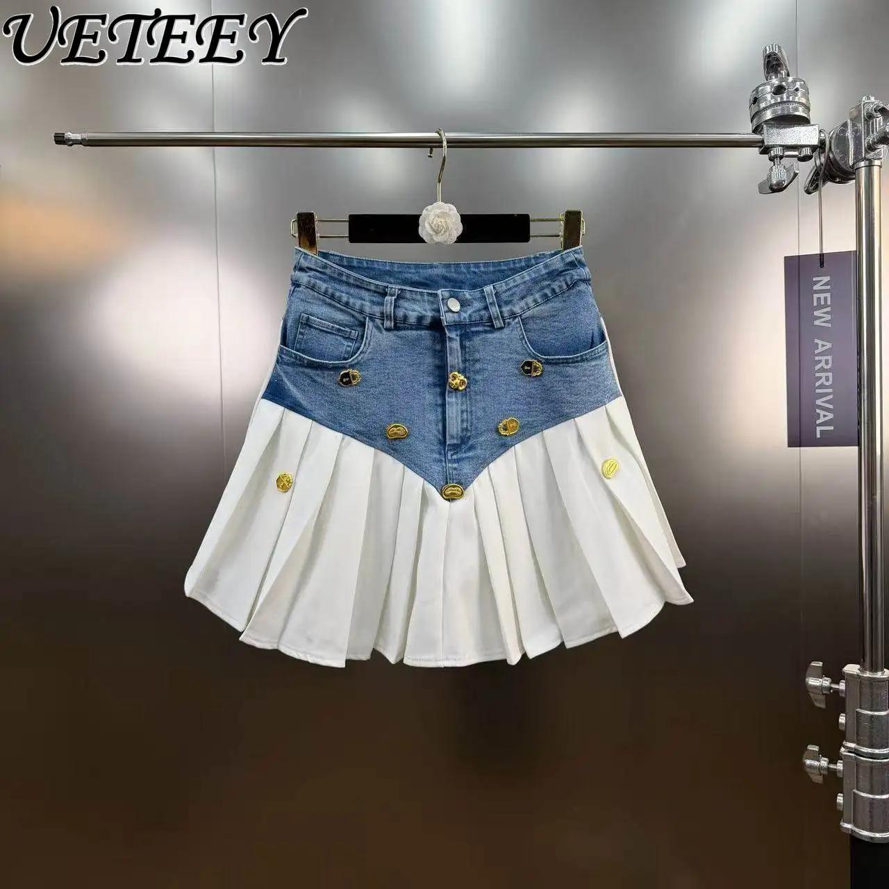 2026 Spring Buttons Decoration Denim Patchwork A-Line Puffy Pleated Skirt Women High Waist Fashion Short Blue Jean Skirt Female
2026 Spring Buttons Decoration Denim Patchwork A-Line Puffy Pleated Skirt Women High Waist Fashion Short Blue Jean Skirt Female