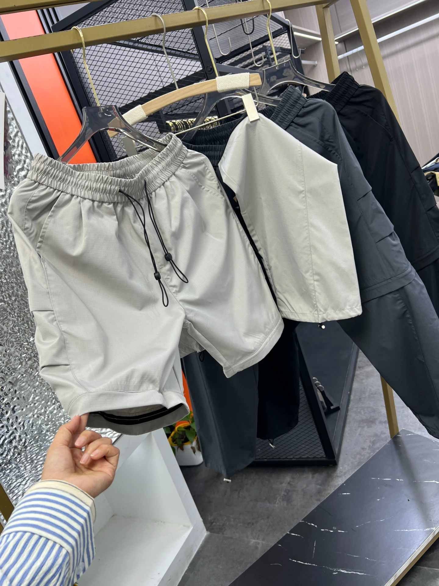 Мужские летние брюки с отстегивающимися штанинами, быстросохнущие, дышащие, регулируемые, прямые, с манжетами, для работы и повседневной носки, молодежные, активные
Мужские летние брюки с отстегивающимися штанинами, быстросохнущие, дышащие, регулируемые, прямые, с манжетами, для работы и повседневной носки, молодежные, активные