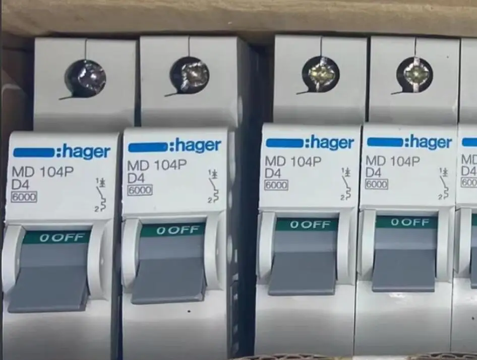 Модель Hager MD104P D4 1P 4A D, совершенно новая, подлинная, нет в наличии, не переотражаемая и не сменная! Это необходимо для конфиденциальности.
Модель Hager MD104P D4 1P 4A D, совершенно новая, подлинная, нет в наличии, не переотражаемая и не сменная! Это необходимо для конфиденциальности.