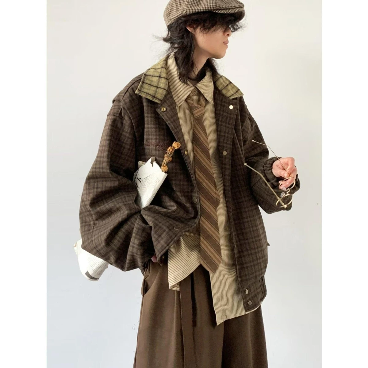 Retro Plaid Jaet Set Loose Casual Splicing Embroidery Men's College Sle Autumn Winter Japanese Sle Trendy Cheered Coat
Retro Plaid Jaet Set Loose Casual Splicing Embroidery Men's College Sle Autumn Winter Japanese Sle Trendy Cheered Coat