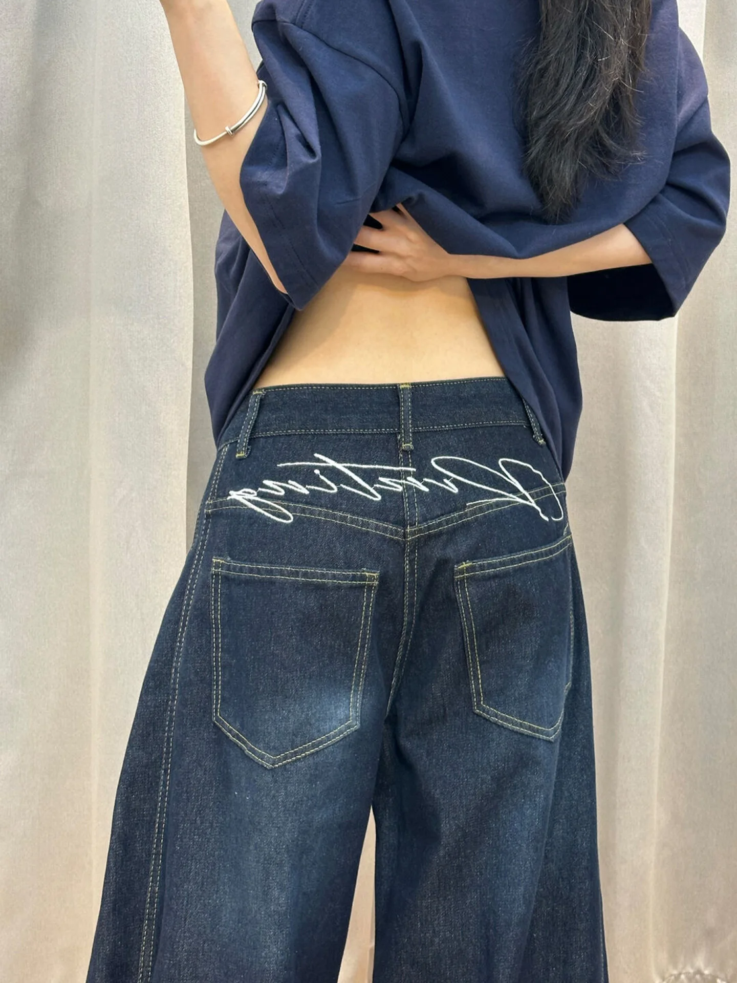 Retro American Washed Deep Blue Embroidered Wide Leg Jeans Women's Summer Slimming Knife Long Pants Casual High Waist Denim
Retro American Washed Deep Blue Embroidered Wide Leg Jeans Women's Summer Slimming Knife Long Pants Casual High Waist Denim