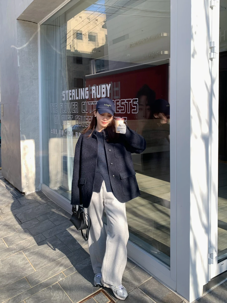 Пальто женское из шерсти альпаки ручной работы, простое модное твидовое пальто с маленьким воротником-стойкой, в корейском стиле, свободного кроя, с длинными рукавами
Пальто женское из шерсти альпаки ручной работы, простое модное твидовое пальто с маленьким воротником-стойкой, в корейском стиле, свободного кроя, с длинными рукавами