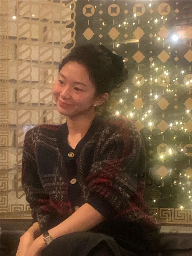 Candy Miss Korean Style Vintage Plaid Long Sleeve Knitted Wool Sweater Cardigan Casual Loose Fit Button up Women's Fashion
Candy Miss Korean Style Vintage Plaid Long Sleeve Knitted Wool Sweater Cardigan Casual Loose Fit Button up Women's Fashion